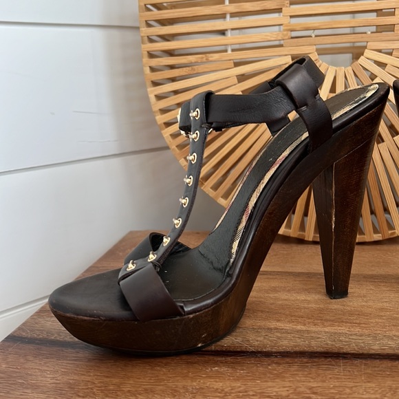 Burberry brown leather studded T-strap sandal - Picture 6 of 17